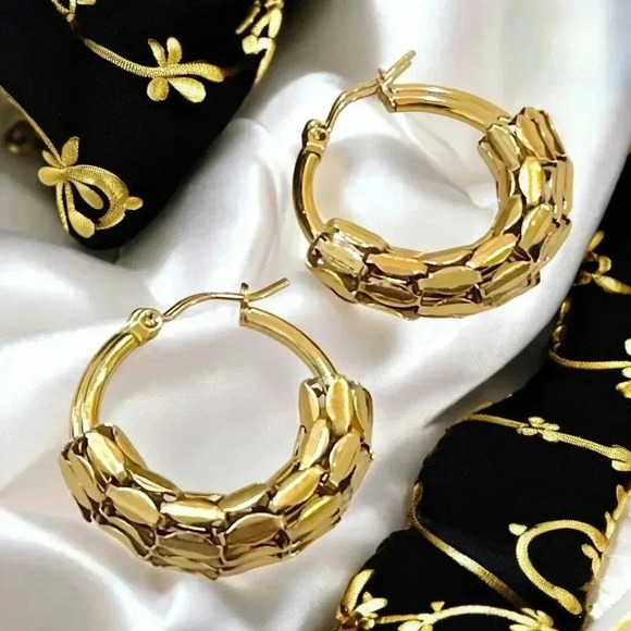 ๐๏ธ18K Gold Plated Stainless Steel Textured Hoop Earringsโจ Statement Jewelry - Picture 11 of 12
